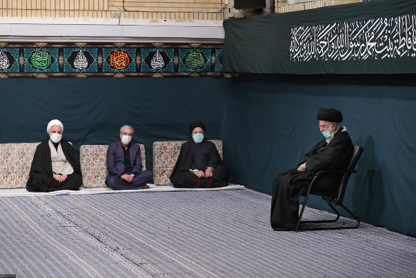 قائد الثورة يحضر اول مجلس عزاء لمناسبة ذكرى استشهاد السيدة الزهراء (س)