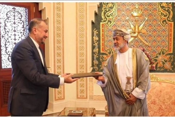 پیام مکتوب رئیس‌جمهور به سلطان عمان تحویل داده شد