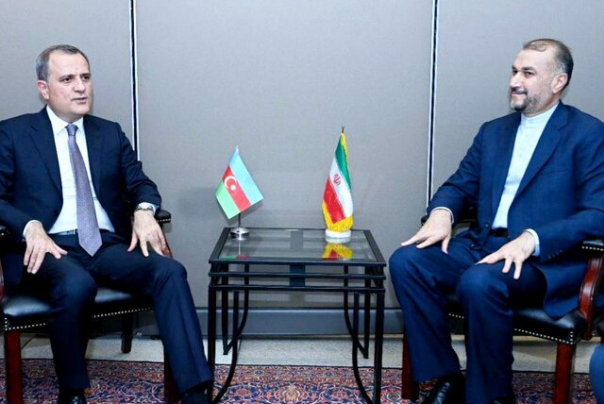 Главы МИД Азербайджана и Ирана обсудили сотрудничество двух стран