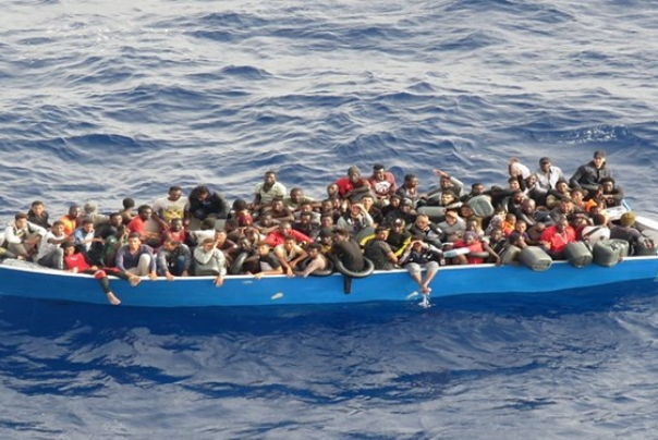 توقیف کشتی حامل 700 پناهجو در سواحل لیبی