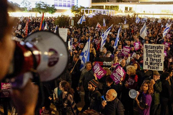 В Тель-Авиве тысячи противников кабмина Нетаньяху провели акцию протеста