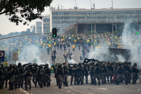 Просьба начать расследование роли Болсонару в беспорядках в Бразилии