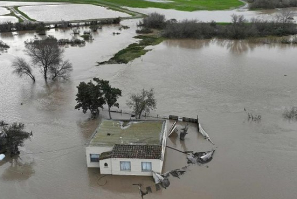 بايدن يعلن كاليفورنيا منطقة "كارثية كبرى" بسبب الفيضانات المدمرة