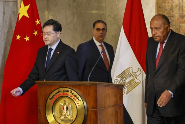 שר החוץ הסיני מקהיר: אסור שהעוול נגד הפלסטינים יימשך