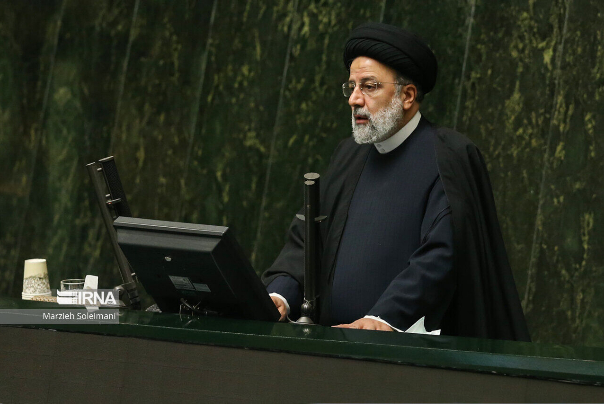 Рост экономики Ирана достиг 4%, заявил Раиси