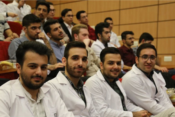 250 ألف طالب يدرسون في الجامعات الطبية الايرانية