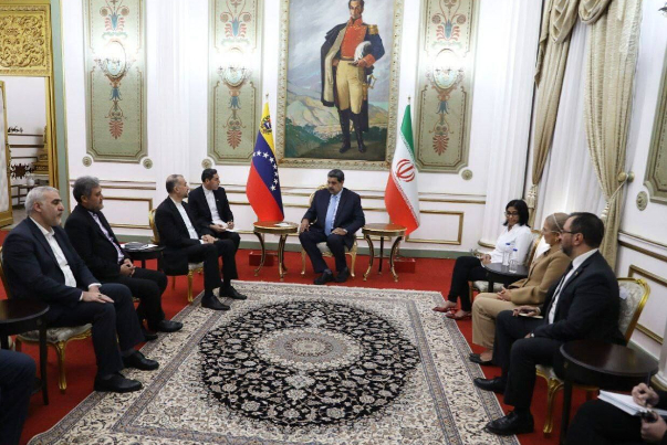 ايران وفنزويلا تؤكدان على تنفيذ برامج التعاون الثنائي بينهما