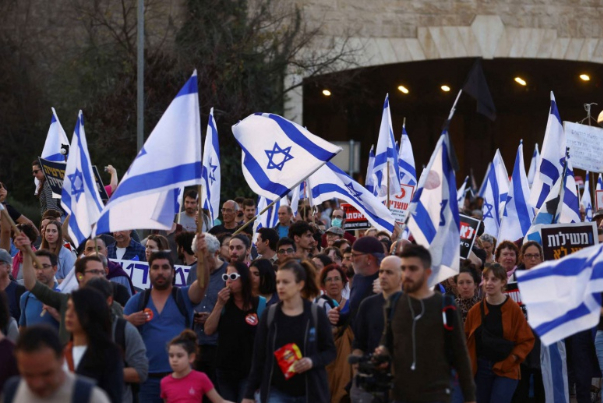 المعارضة الإسرائيلية تلوح بإحتجاجات يوم مقاومة الديكتاتورية