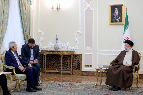 الرئيس الإيراني يؤكد على دور منظمة شنغهاي في مواجهة النزعات الاحادية