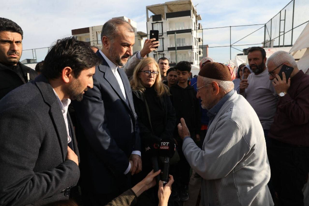 Глава МИД Ирана в Адыямане посетил пострадавшие от землетрясения районы