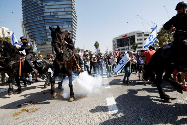 Десятая неделя израильских протестов; На улицы вышли 500 тысяч протестующих за демократию