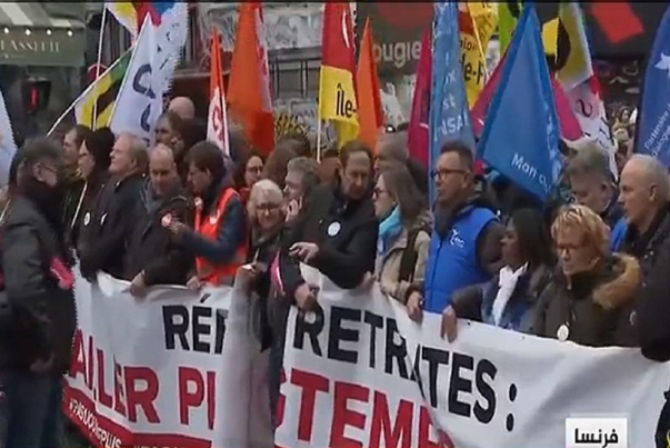 Профсоюзы Франции требуют провести референдум по пенсионному закону