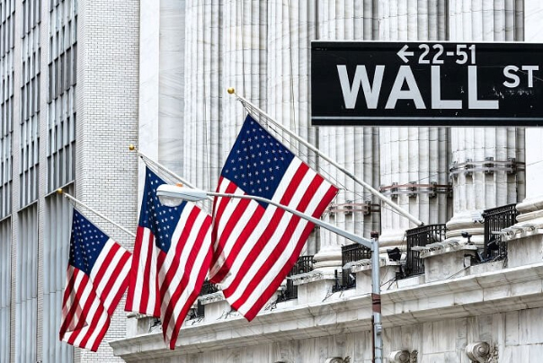 سقوط سهام‌ بانکی آمریکا وال استریت را قرمزپوش کرد