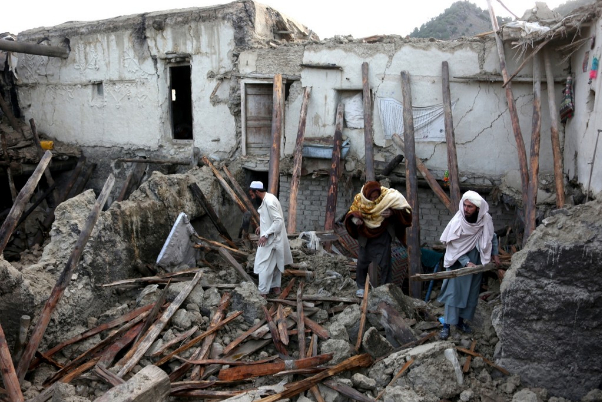 Сильное землетрясение произошло в Афганистане, Индии и Пакистане