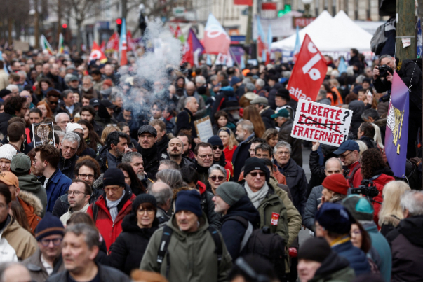 منظمة جامعية ايرانية لماكرون: افعل ببلدك ما توصي به الآخرين