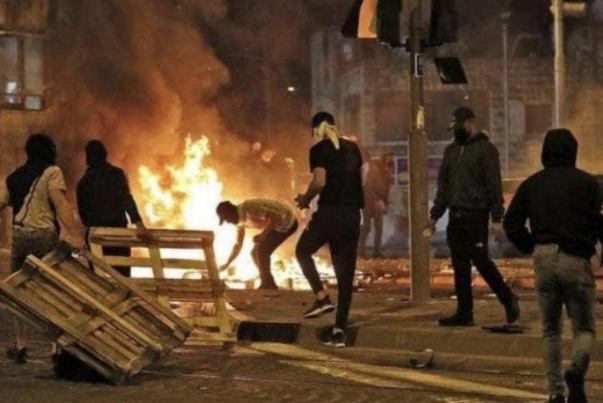 شبان فلسطينيون يحرقون نقطة عسكرية للاحتلال جنوب نابلس