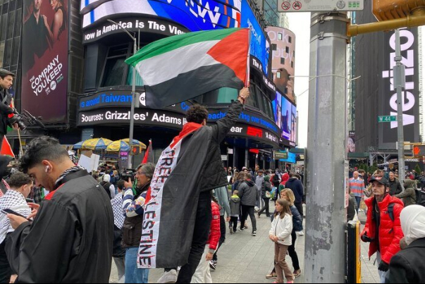 صرخة تحرير فلسطين يتردّد صداها في مانهاتن بنيويورك