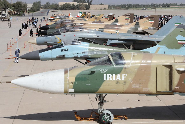 أكثر من 40 مقاتلة تشارك في استعراض يوم الجيش الإيراني