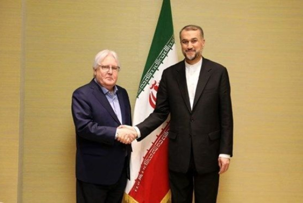 عبد اللهيان يبحث مع غريفيث آخر التطورات الدولية