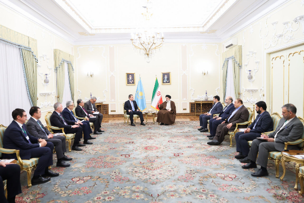 Иран и Казахстан должны активизировать свои усилия для дальнейшего углубления отношений: Раиси