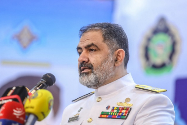 الأدميرال ايراني: تزويد السفن الحربية للجيش بصواريخ "أبو مهدي"