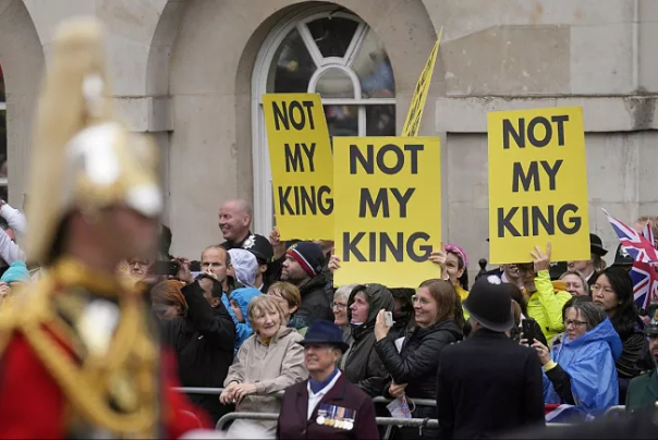 حواشی تاج‌گذاری چارلز سوم با انتقاد از پلیس بریتانیا ادامه دارد