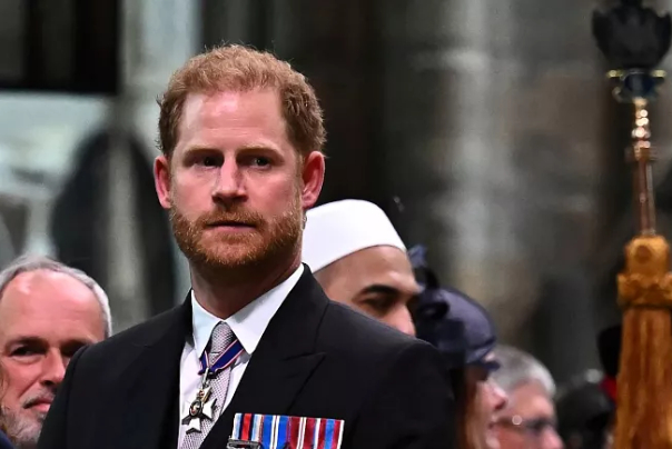 شاهزاده هری، حتی در مراسم تاج‌گذاری چارلز سوم هم منفور ماند