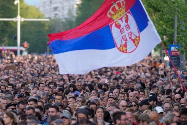 Акции протеста в Сербии против вооруженного насилия