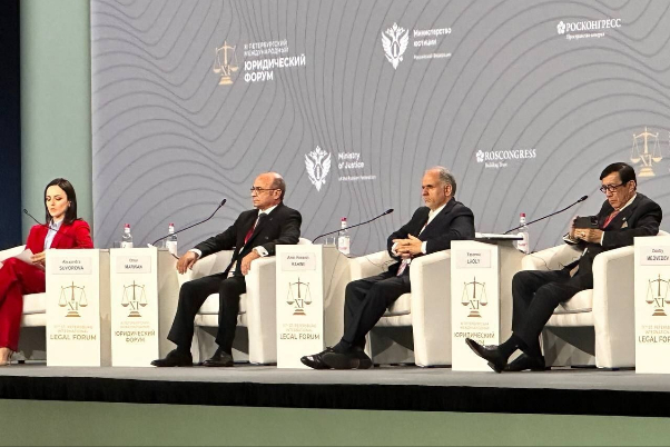 ايران تقترح تشكيل نظام قانوني دولي لمواجهة العقوبات.. وروسيا ترحّب