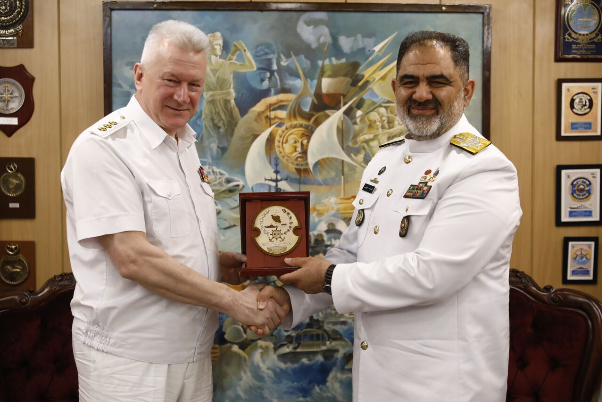 Командующий ВМС Ирана и главнокомандующий ВМФ РФ провели встречу
