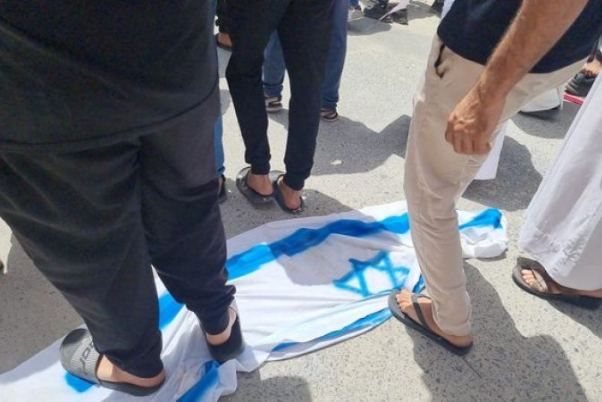 البحرينيون على عهدهم: الموت لـ"اسرائيل"