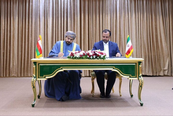 4 سند همکاری میان مقامات ایران و عمان به امضا رسید