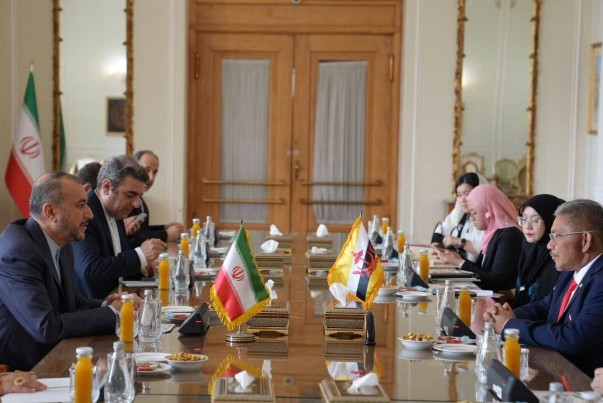 وزيرا خارجية ايران وبروناي يجريان محادثات بشأن تعزيز العلاقات الثنائية