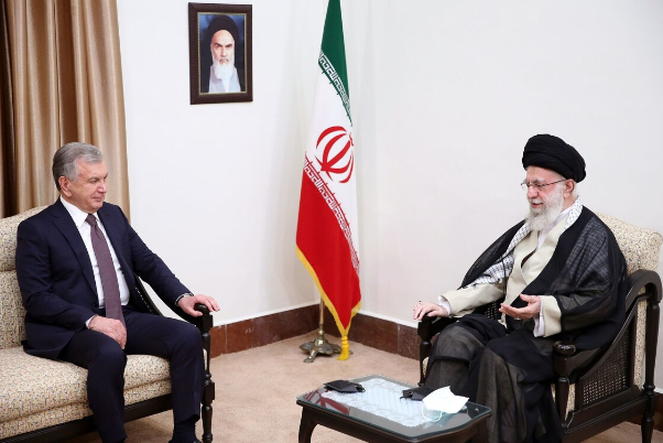 Верховный лидер встретился с президентом Узбекистана