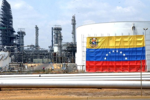 فنزويلا: واشنطن فرضت العقوبات علينا من أجل الاستيلاء على النفط