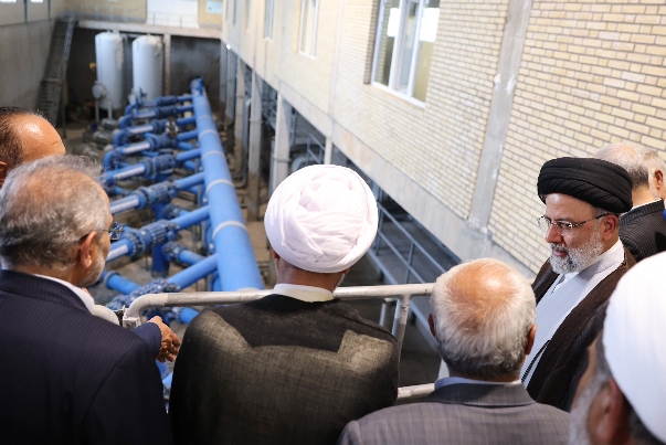 السيد رئيسي يرعى مراسم تدشين مشروع مائي يحلّ أزمة المياه في كرمان