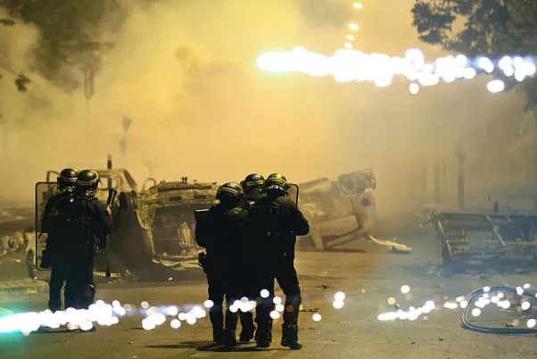 شورش و غارت در فرانسه؛ 1300 نفر بازداشت شدند
