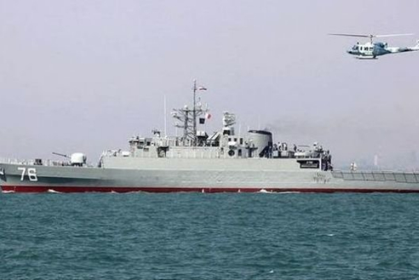 الادميرال ايراني يعلن تزويد مدمرة "دماوند 2 " بصواريخ فرط صوتية