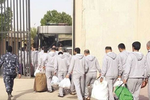 الكويت تسلّم 11 سجينا إيرانياً إلى طهران