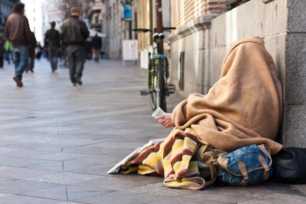 "وول ستريت جورنال": الأوروبيون يزدادون فقرا