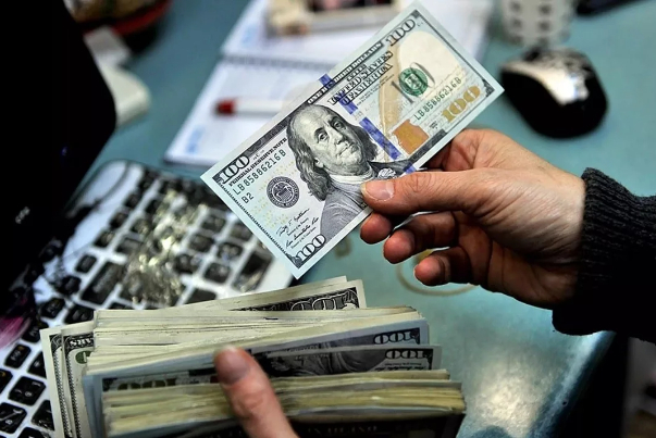 توقف فروش ارز سهمیه‌ای تکذیب شد
