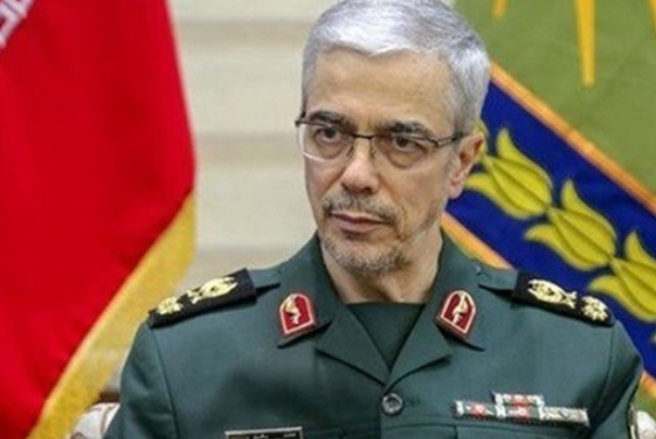اللواء باقري: القوى العسكرية في العالم ترغب بشراء معدات إيران الدفاعية