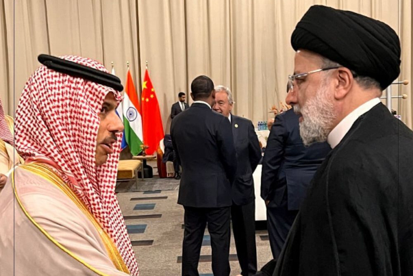آية الله رئيسي يلتقي وزير الخارجية السعودي في جنوب أفريقيا
