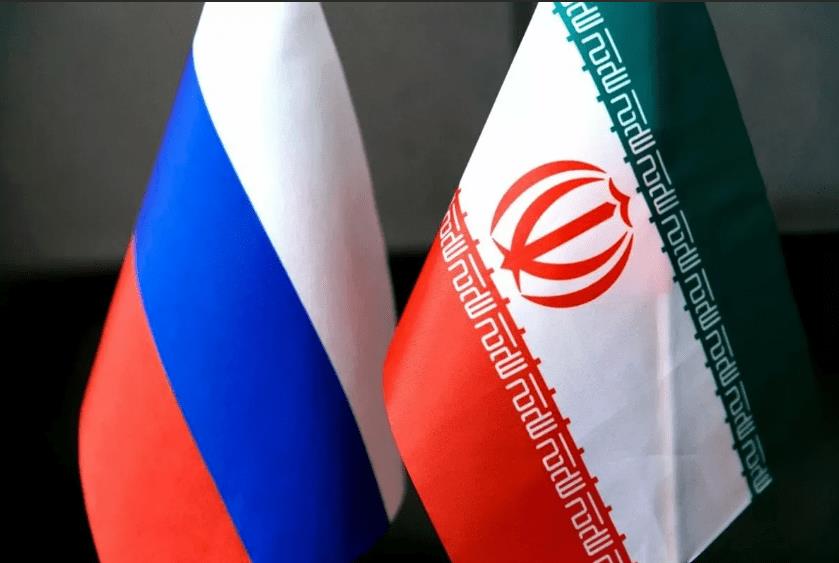 Iran and Russia's senior defense officials discuss military cooperation