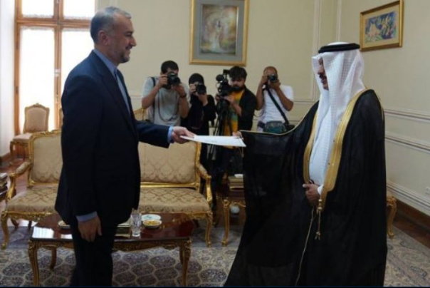 السفير السعودي بايران يقدّم أوراق اعتماده