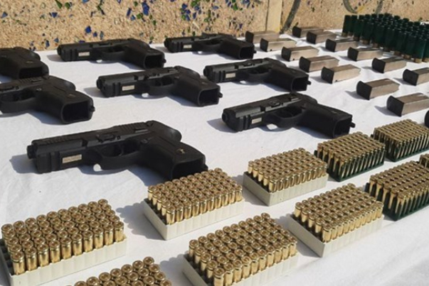 الأمن الايراني يفكك عصابة لتهريب الأسلحة في مدينة «باوة» المحاذية للعراق