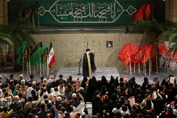قائد الثورة: الدفاع المقدس حقبة بارزة في تاريخ الثورة الإسلامية