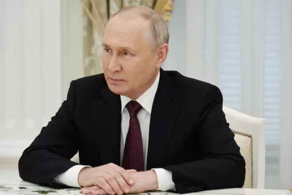 Санкции стимулируют развитие России, заявил Путин