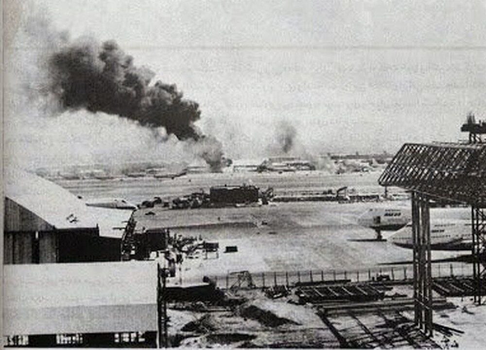 اولین عکس‌های ثبت شده از حمله هواپیماهای عراقی به فرودگاه مهرآباد تهران و شهرک اکباتان در 31 شهریور 1359