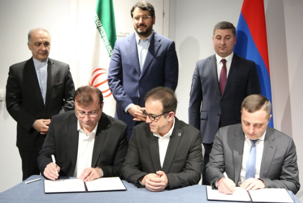 Подписание иранскими компаниями контракта на строительство автодороги в Армении
